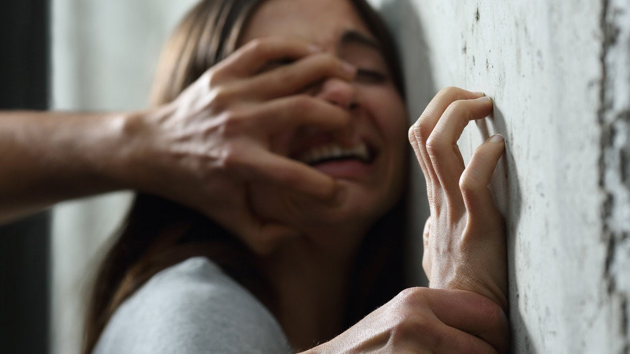 Επιτέθηκε σεξουαλικά σε μια γυναίκα μέσα σε ασανσέρ! Δείτε πως τον έβγαλε νοκ άουτ (βίντεο)